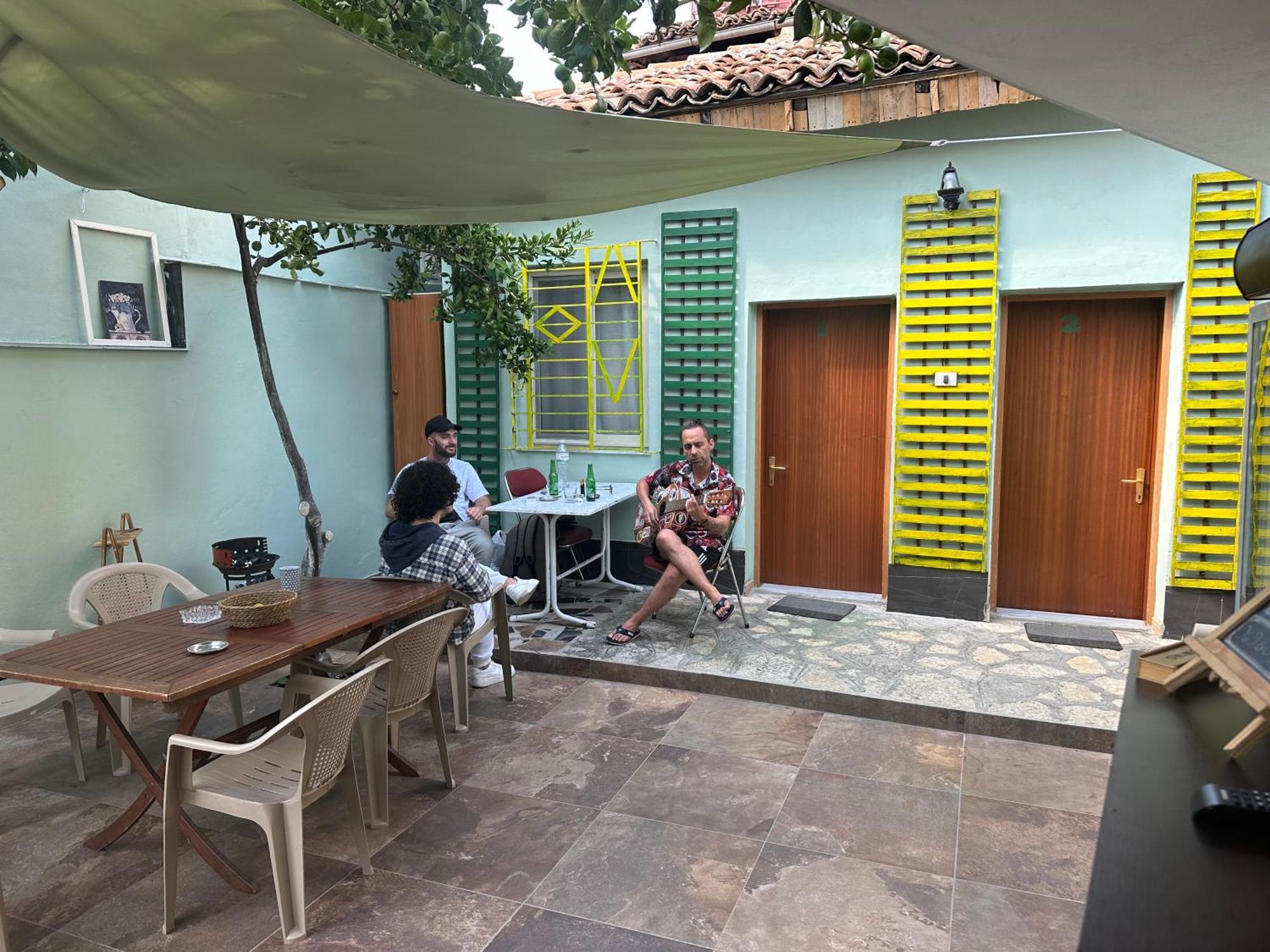 Tirana Lemon Breeze Hostel エクステリア 写真